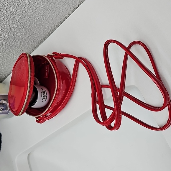 Marc Jacobs Mini Patent Sling Bag with Long Strap 4" Zip around closure - Picture 8 of 12